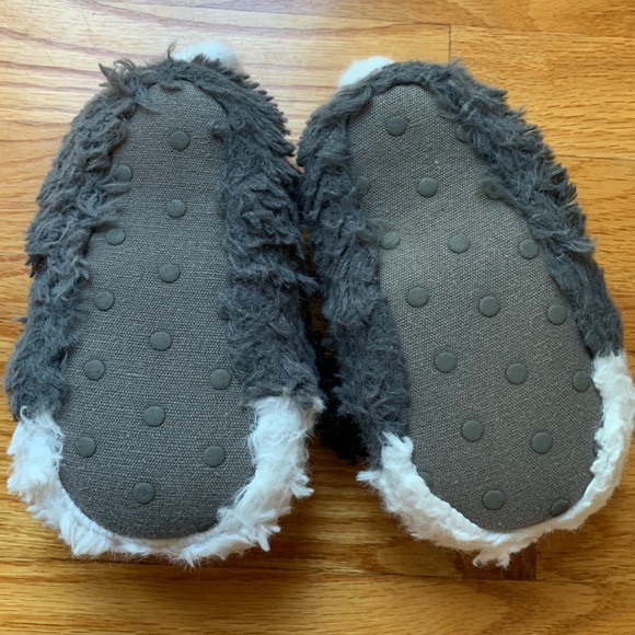 Carter’s puppy slippers - size M 7/8 - Picture 3 of 5